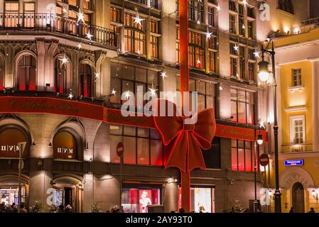 Moskau, Russland - 05. Januar 2018: Universalgeschäft Zentralabteilung TSAM im Neujahr- und Weihnachtsdesign Stockfoto