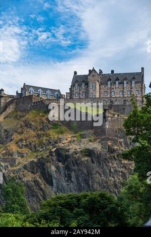 Edinburgh Castle von Princes Street Gardens angesehen Stockfoto