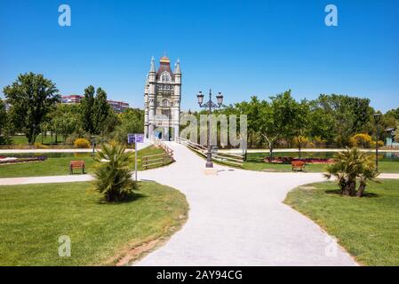 Europa-Park in Torrejon de Ardoz, Madrid, Spanien. Es ist ein urbaner Park, in dem mit skalierten Denkmälern das berühmteste e Stockfoto