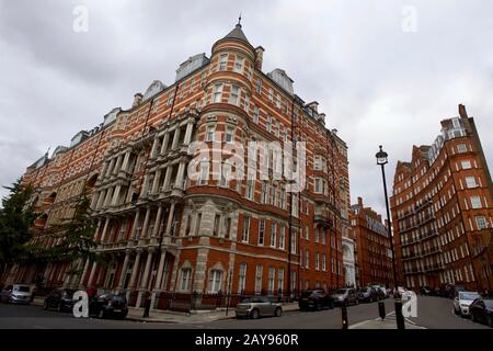 Albert Court, Consort Road & Albert Hall Mansions, Kensington Gore, South Kensington, Royal Borough of Kensington and Chelsea, London, England. Stockfoto