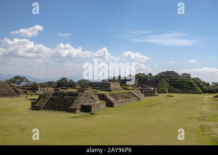 Pyramiden auf dem Monte Alban bei Oaxaca, Mexiko Stockfoto