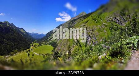 Oytal ist ein Tal in Bayern mit vielen wunderschönen Landschaften Stockfoto