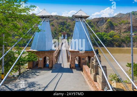 Westliche Brücke in Santa Fe von Antioquia am Fluss Cauca Kolumbien ausgesetzt Stockfoto