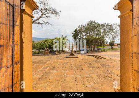 Blick vom Ausgang des Catedral de Barichara Santander Kolumbien Stockfoto