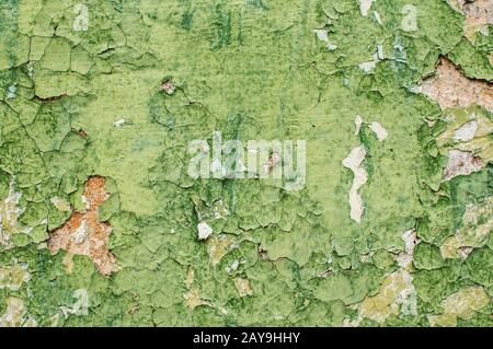 Alten grunge verwitterte Farbe blättert von den Wänden gerissen Verputzte Wand closeup als Kunst Hintergrund Stockfoto