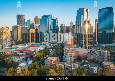 East Downtown Calgary Sommer Sonnenuntergang Aerial Stockfoto