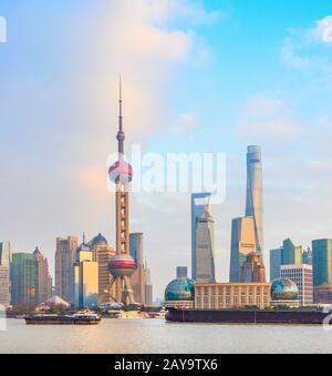 Blick auf Shanghai, Barsche am Wasser Stockfoto