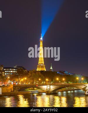 Eiffelturm Siene Paris Nacht Stockfoto