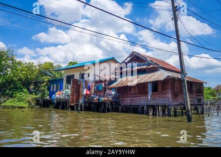 Traditionelle Häuser auf Khlong, Bangkok, Thailand Stockfoto