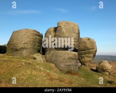 Bridestones eine große Gruppe von Gritstone-Felsformationen in West yorkshire Landschaft in der Nähe von todmorden Stockfoto