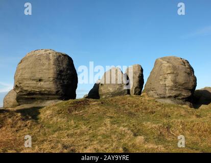 Die Bridestones eine Gruppe von Gritstone-Felsformationen in der Landschaft West yorkshire in der Nähe von todmorden Stockfoto