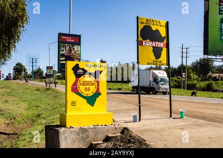 Straßenschild der Äquatorlinie in der Stadt Nanyuki Stockfoto