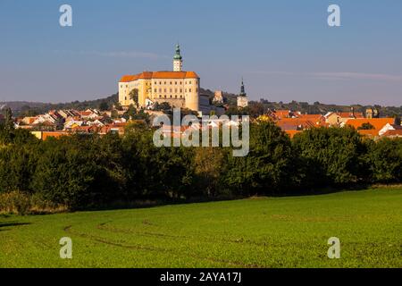 Südmährische Kleinstadt Mikulov Stockfoto