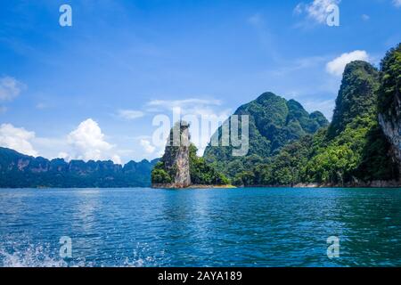 Kuppen des Cheow LAN Lake, Nationalpark Khao Sok, Thailand Stockfoto
