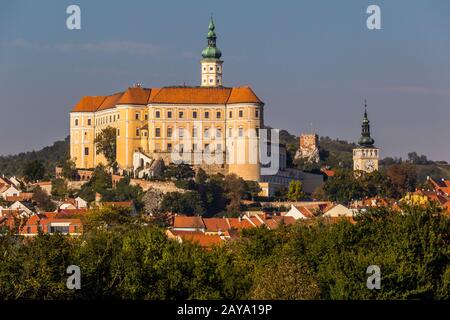 Südmährische Kleinstadt Mikulov Stockfoto