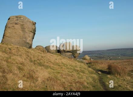 Bridestones eine große Gruppe von Gritstone-Felsformationen in West yorkshire Landschaft in der Nähe von todmorden Stockfoto