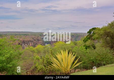 Victoria Falls ist ein Wasserfall in der Nähe der Städte Victoria Falls in Simbabwe und Livingstone in Zambi Stockfoto