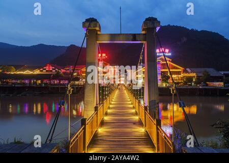 Wulingyuan, China - 27. Mai 2018: Stadt Wulingyuan bei Sonnenuntergang im Tianzi Avatar Mountains Naturpark Stockfoto