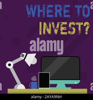 Text schreiben, wo man die Frage investiert. Geschäftskonzept, nach dem gefragt wird, wo Geld in Finanzsysteme oder Aktien A eingesetzt WIRD Stockfoto