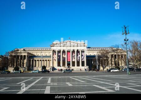 Budapest, Ungarn - Februar 2020: Die Budapester Kunsthalle oder der Palast der Kunst am Heldenplatz - ein Museum für zeitgenössische Kunst und ein historisches Gebäude Stockfoto