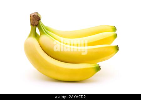 Perfekte Bananen mit gelber und grüner Farbe, isoliert auf weißem Hintergrund. Sportnahrung und Ernährung Stockfoto