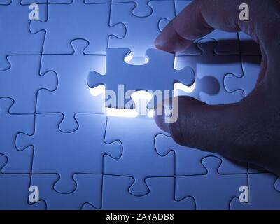 Blau Puzzle. Business Solutions, die Lösung von Problemen, Wissenschaft Technik und team building Konzept. Stockfoto