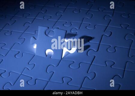 Blau Puzzle. Business Solutions, die Lösung von Problemen, Wissenschaft Technik und team building Konzept. Stockfoto