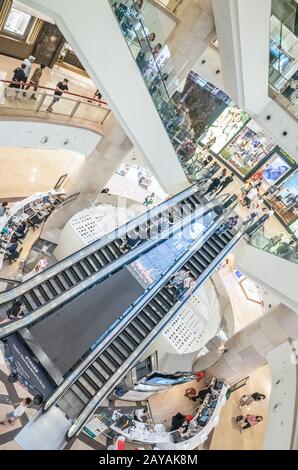 Innenbereich des Geschäfts in der Taipei 101 Shopping Mall Stockfoto