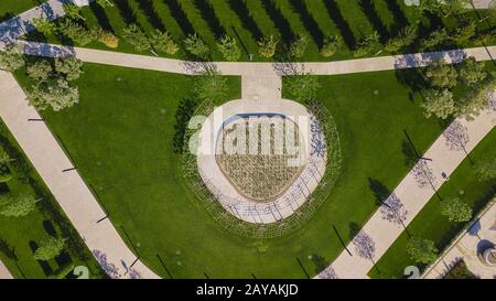 Die Antenne vertikal von oben nach unten Anzeigen geschossen und mit Blick auf den Stadtpark in Krasnodar, Russland Stockfoto