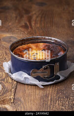 Bayrischer Käsekuchen mit Rosinen Stockfoto