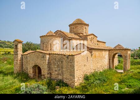 Die aus dem 6. Jahrhundert stammende, byzantinische Klosterkirche Panayia Kanakaria in Lythrangomi auf Zypern Stockfoto