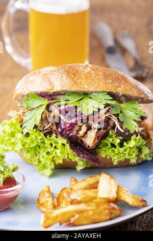 Schweinefleisch in einer Rolle gezogen Stockfoto