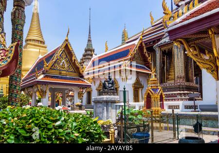 Bangkok, Thailand, März 2013 der große Palast, Wat Pra kaews mit Skulpturen und detaillierten Verzierungen Stockfoto