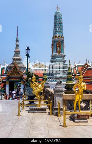 Bangkok, Thailand, März 2013 der große Palast, Wat Pra kaews mit Skulpturen und detaillierten Verzierungen Stockfoto