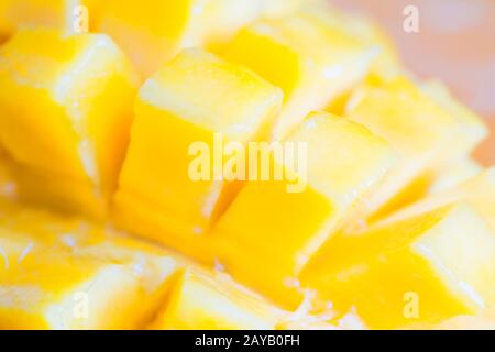 Nahaufnahme von Mango in kleine Würfel geschnitten Stockfoto