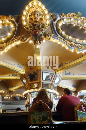 NEW ORLEANS, LA/USA -03-17-2019: Die berühmte Drehbar des Monteleone Hotels im französischen Viertel von New Orleans Stockfoto