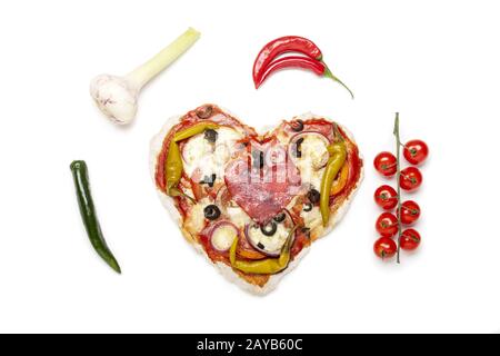 Nahaufnahme einer herzförmigen Pizza Stockfoto