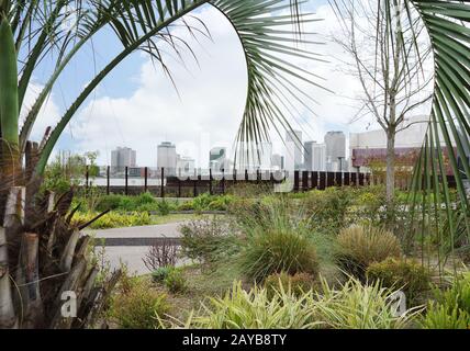 Blick auf die Skyline von New Orleans vom Crescent Park Stockfoto