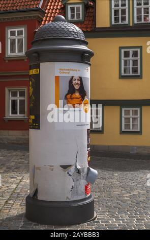 Litfaßsäule in der Coburger Altstadt Stockfoto