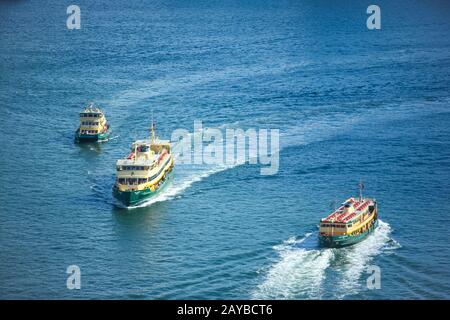 Bootstour mit Fähren durch Sydney im Hafen von Sydney. Stockfoto