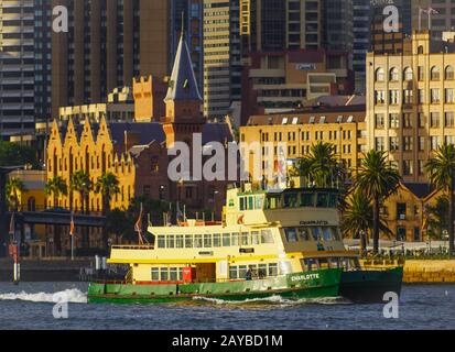Eine Fährfahrt mit der Fähre nach Sydney im Hafen von Sydney. Stockfoto