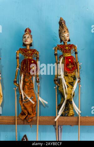 Traditionelle javanische Wayang Golek Marienette, indonesische Hand Geschnitzte Folk Art Wood Stick Puppets in Yogyakarta, Java, Indonesien. Stockfoto