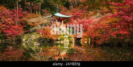 Daigoji Tempel und Herbst Ahorn Bäume in momiji Saison, Kyoto, Japan Stockfoto