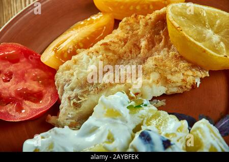 Gegrillter Schnapper mit Joghurt Kartoffeln Stockfoto