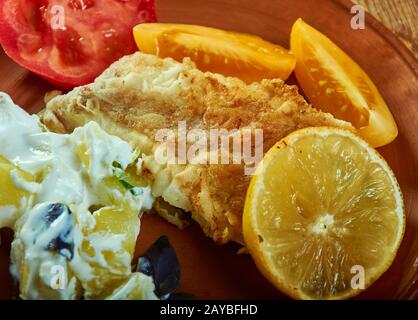 Gegrillter Schnapper mit Joghurt Kartoffeln Stockfoto