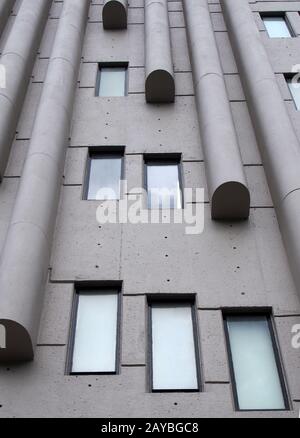 Schließen Sie architektonische Details des roger stevens auf, der ein brutalistisches Gebäude der 1960er Jahre an der Universität von leeds errichtet Stockfoto