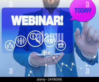 Konzeptionelles Handschreiben mit Webinar. Geschäftsfoto mit Seminar- oder anderen Präsentationstypen, die auf Inter stattfinden Stockfoto