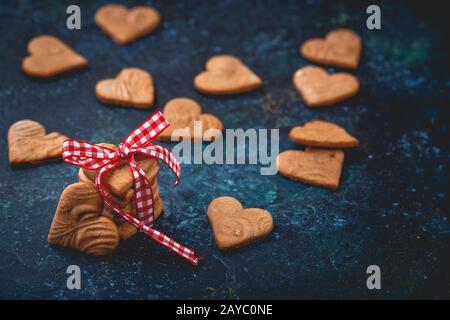 Ingwer herzförmige Plätzchen für den Valentinstag Stockfoto