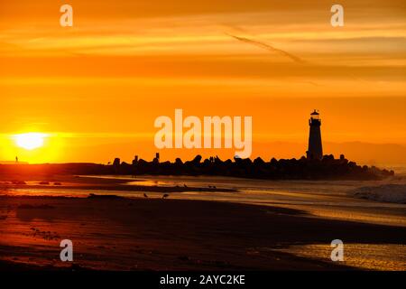 Santa Cruz Breakwater Light (Walton Leuchtturm) bei Sonnenaufgang Stockfoto