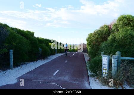 Rad- und Fußweg entlang der Kosten von Perth, Western Australia, Stockfoto